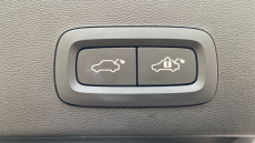 Volvo XC40 2.0 B4P Ultimate Dark 5dr Auto Petrol Estate